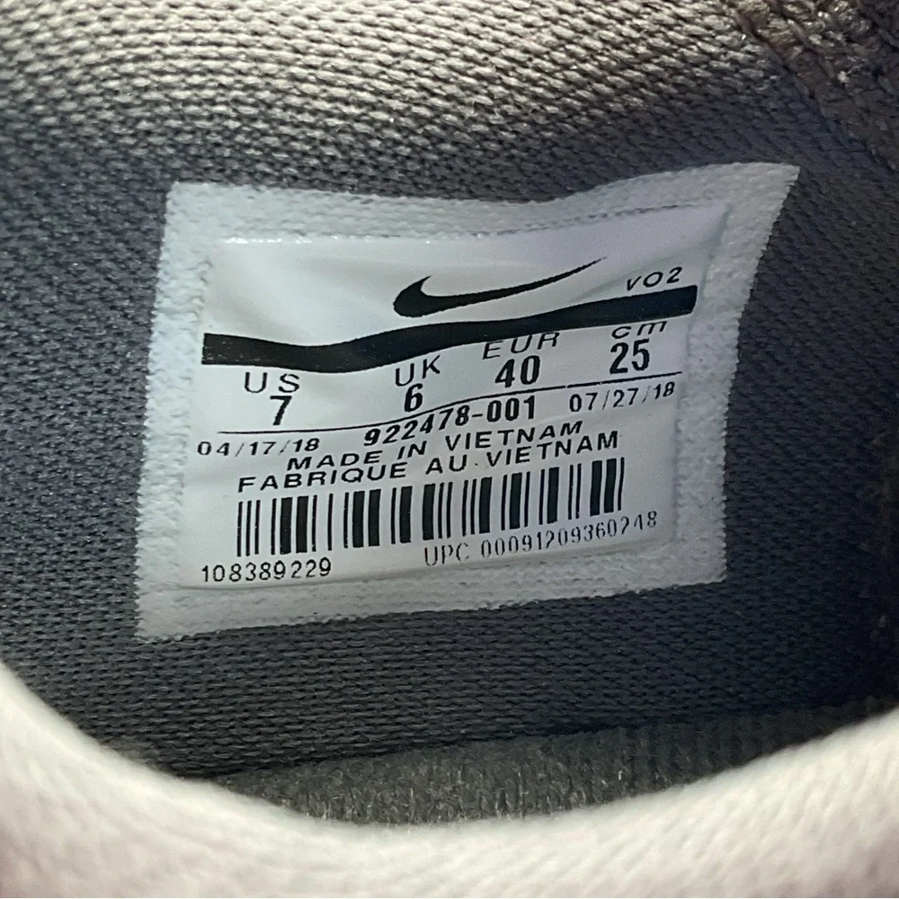 Nike Women’s Charcoal Gray Knit Athletic Shoes with Red Accents‎ size 7
